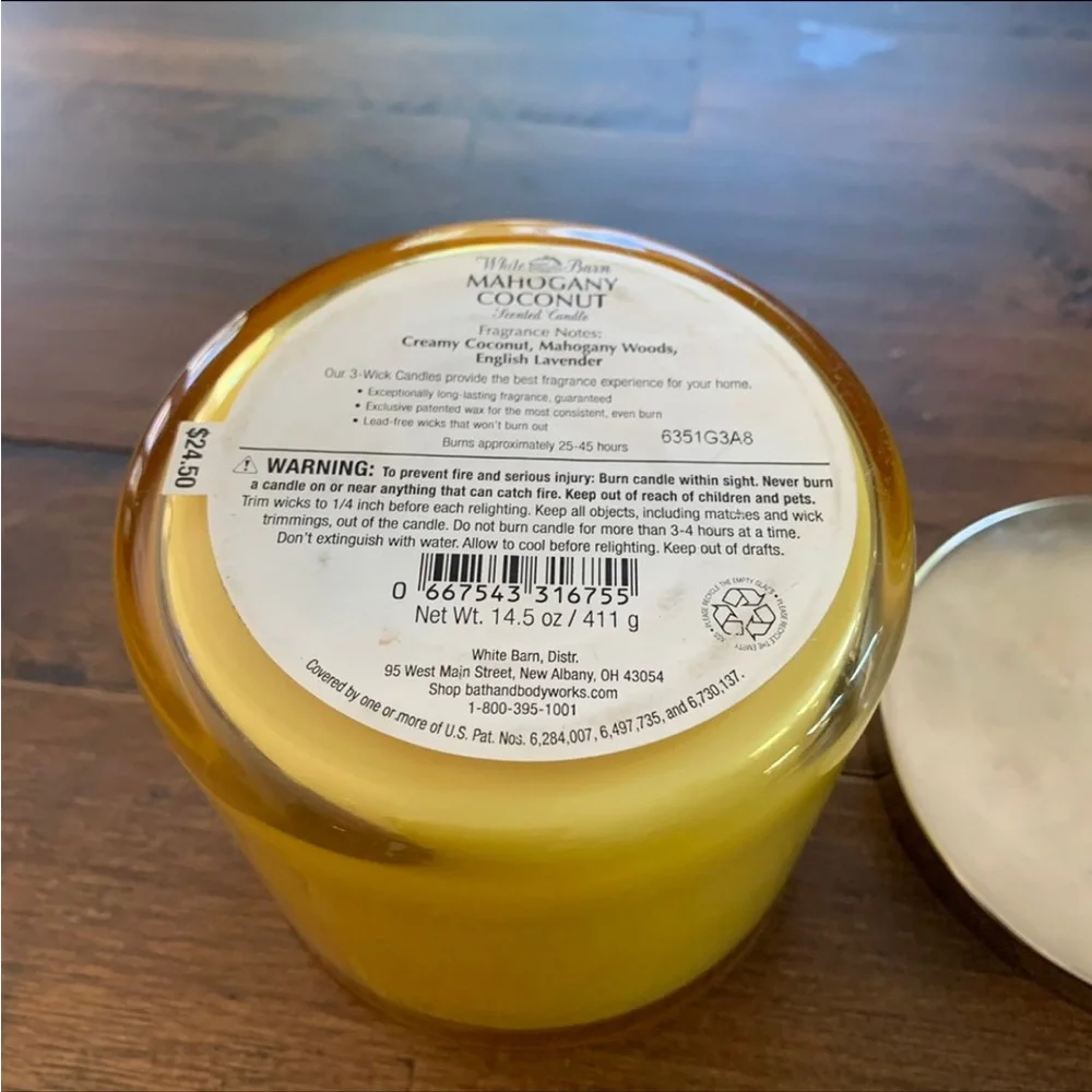 White Barn Mahogany Coconut Candle English Lavender Mahogany Woods Creamy - Picture 3 of 3